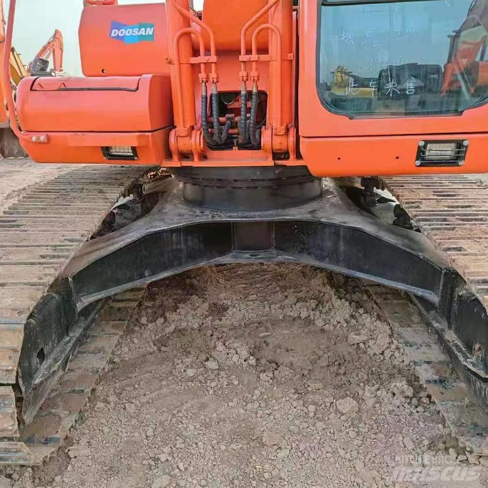 Doosan 225 Гусеничные экскаваторы