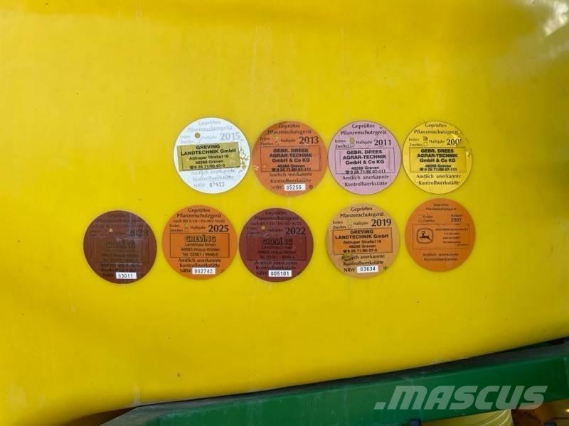John Deere 824 Прицепные опрыскиватели