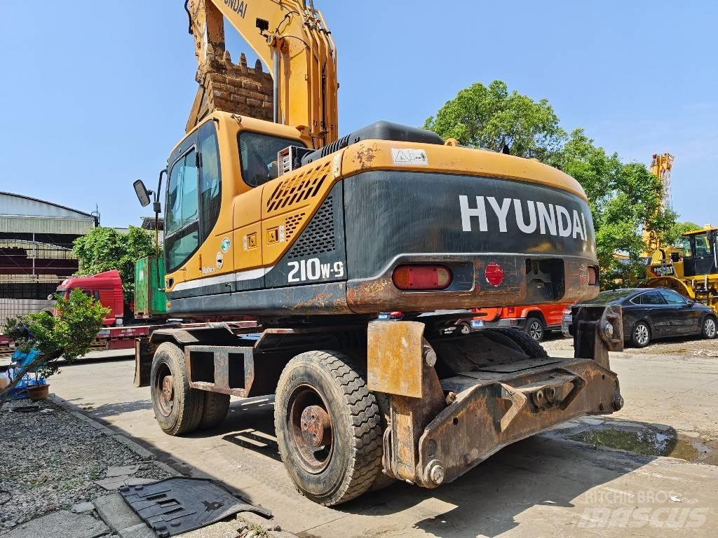 Hyundai R210W-9 Колёсные экскаваторы