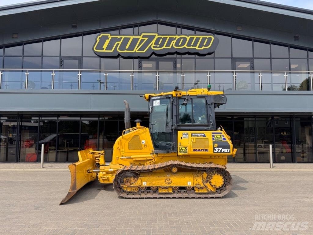 Komatsu D37PXi-24 Гусеничные бульдозеры
