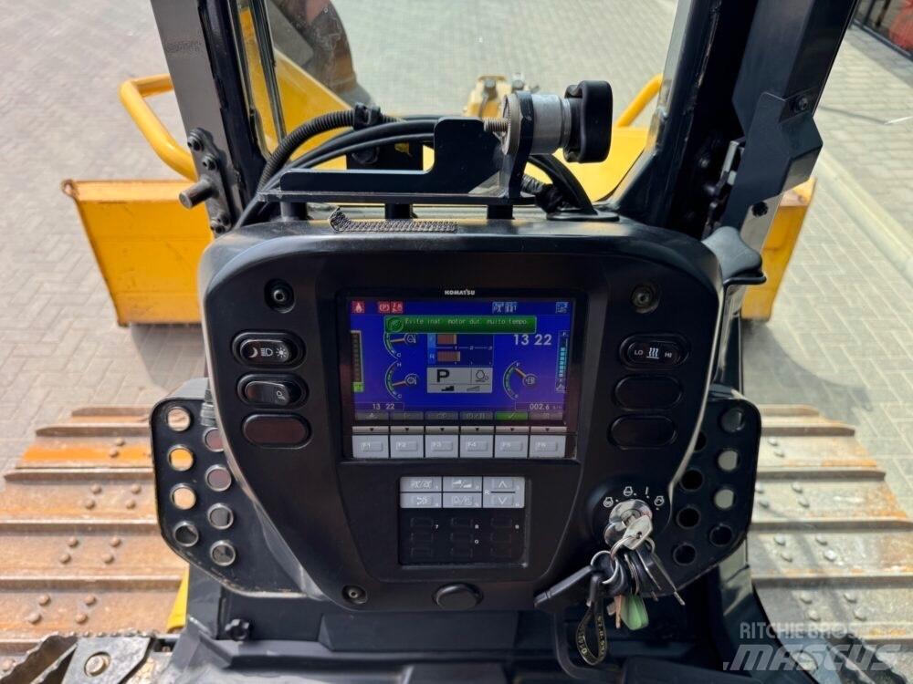 Komatsu D37PXi-24 Гусеничные бульдозеры