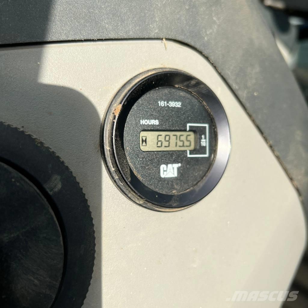 CAT 444 E Экскаваторы-погрузчики