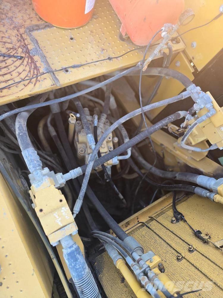 CAT 330FL Гусеничные экскаваторы