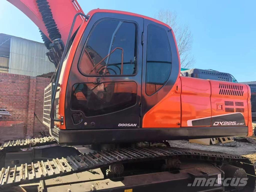 Doosan DX225 Гусеничные экскаваторы