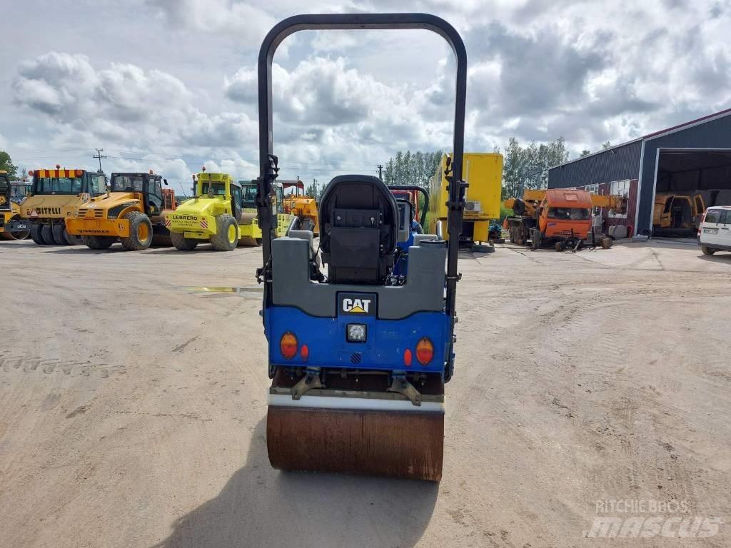 CAT CB 22B Катки тротуарные