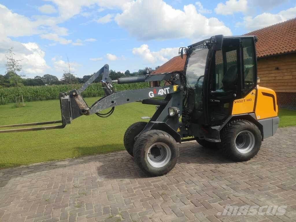 GiANT V 452 T HD Фронтальные погрузчики