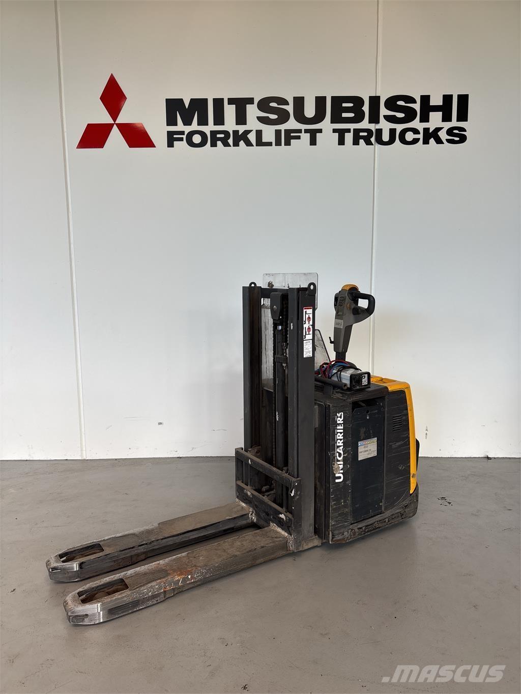 Atlet PDP200 Самоходные электроштабелёры