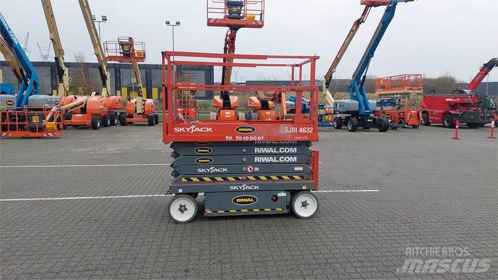 SkyJack SJIII4632 Ножничные подъемники