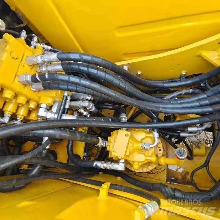 Komatsu PC120 Гусеничные экскаваторы