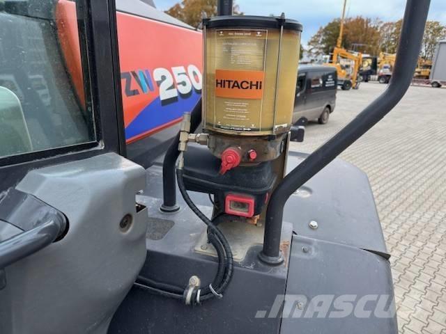 Hitachi ZW 250-6 Фронтальные погрузчики
