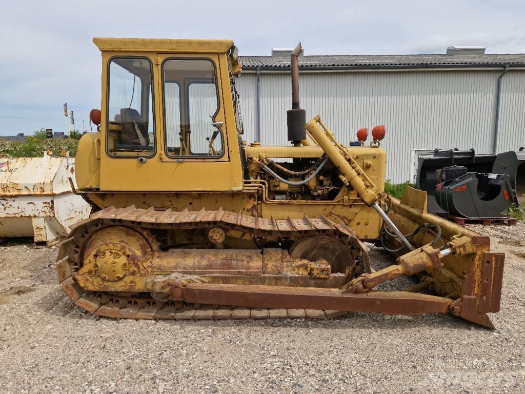 CAT D 4 D Гусеничные бульдозеры