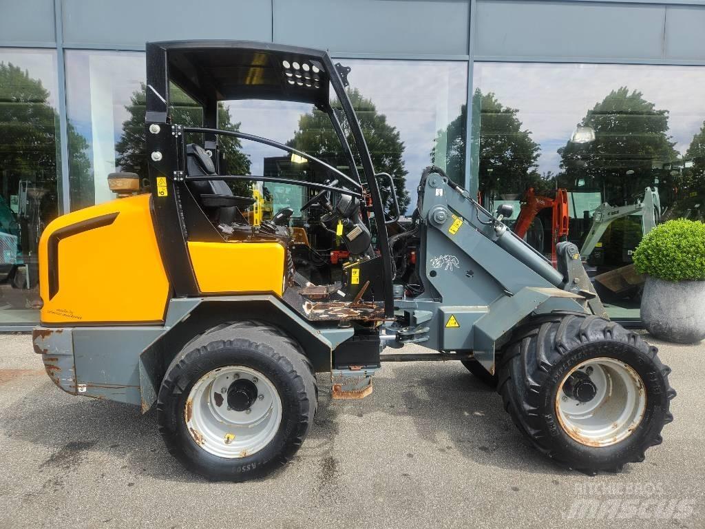 GiANT v5003 x-tra Малые погрузчики