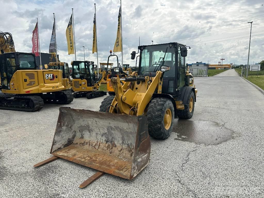 CAT 906 Фронтальные погрузчики