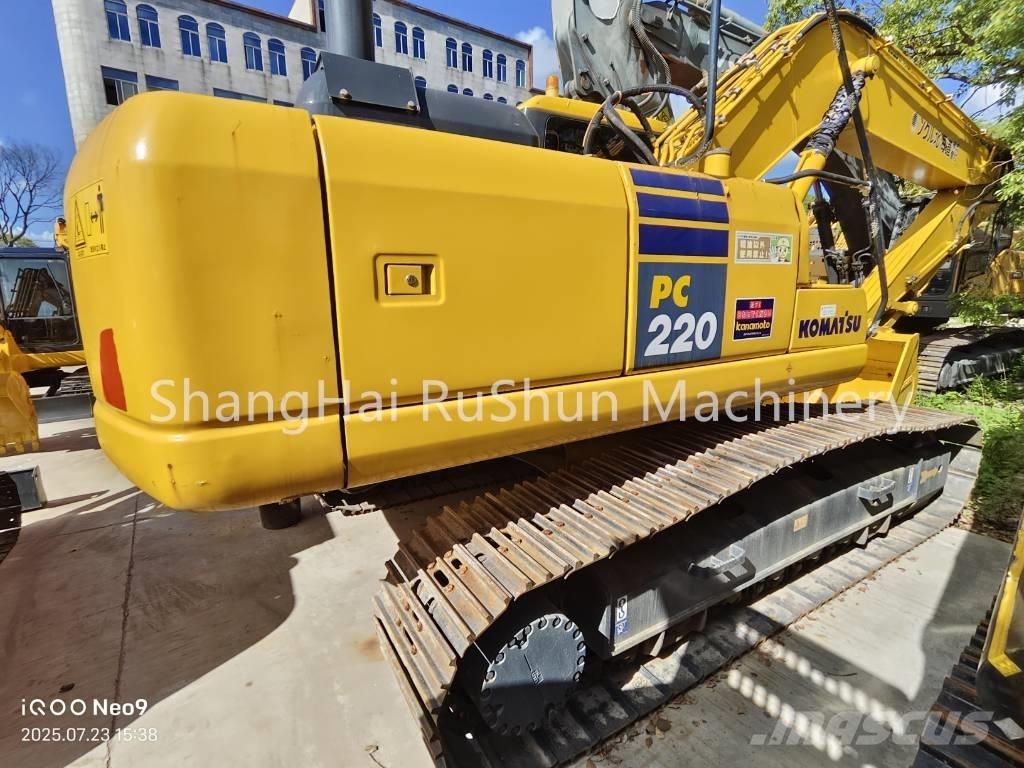 Komatsu 220-7 Гусеничные экскаваторы