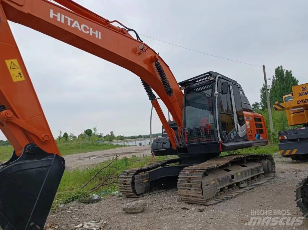 Hitachi ZX210 Гусеничные экскаваторы