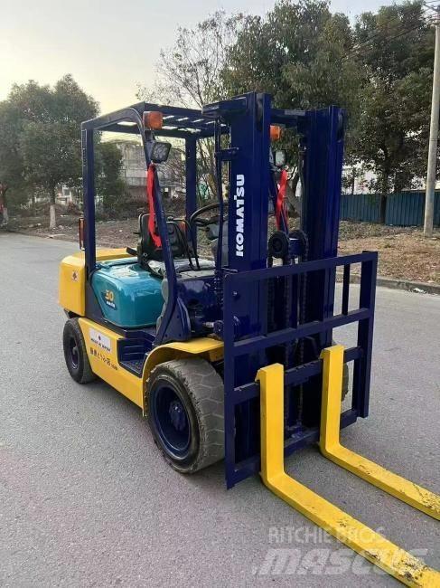 Komatsu FD 30 T-14 Дизельные погрузчики