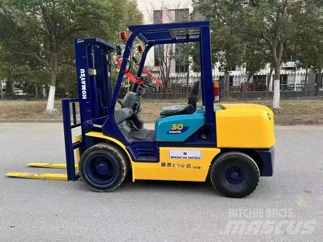 Komatsu FD 30 T-14 Дизельные погрузчики