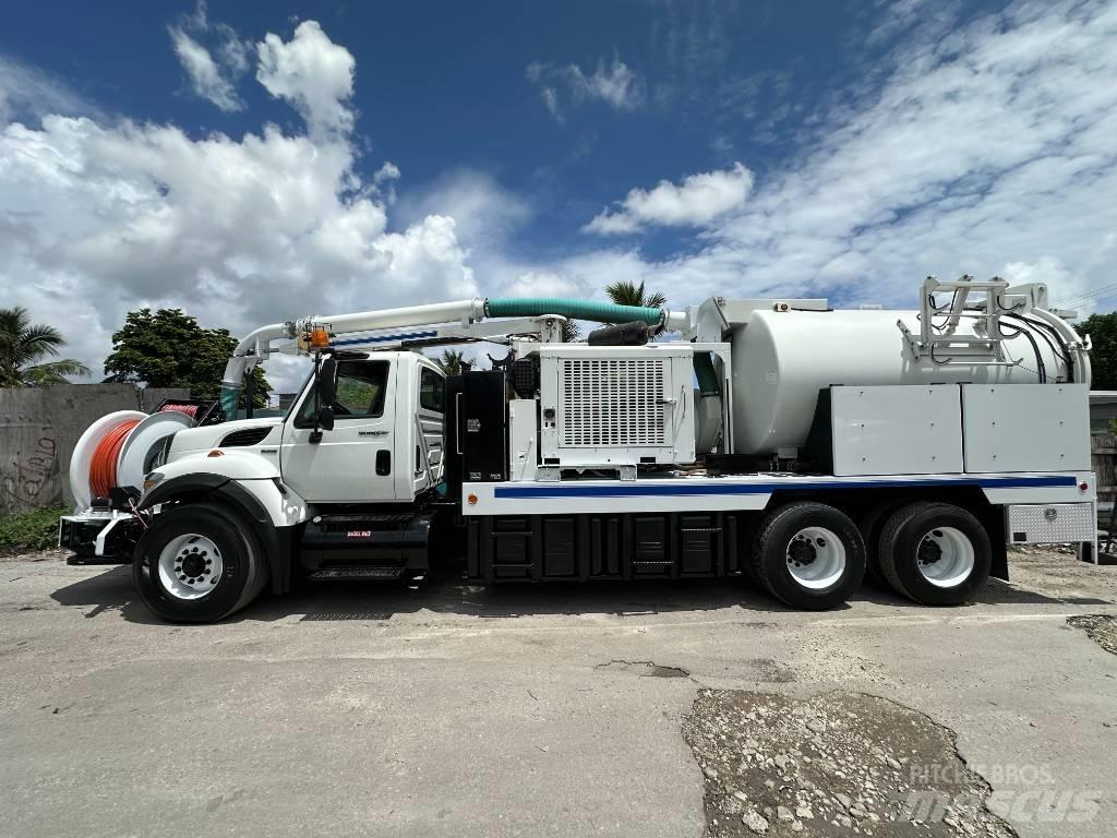 International 7400 Ассенизаторские машины
