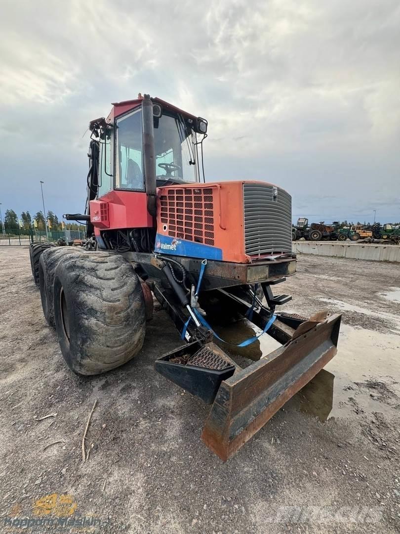 Valmet 890.2 Форвардеры