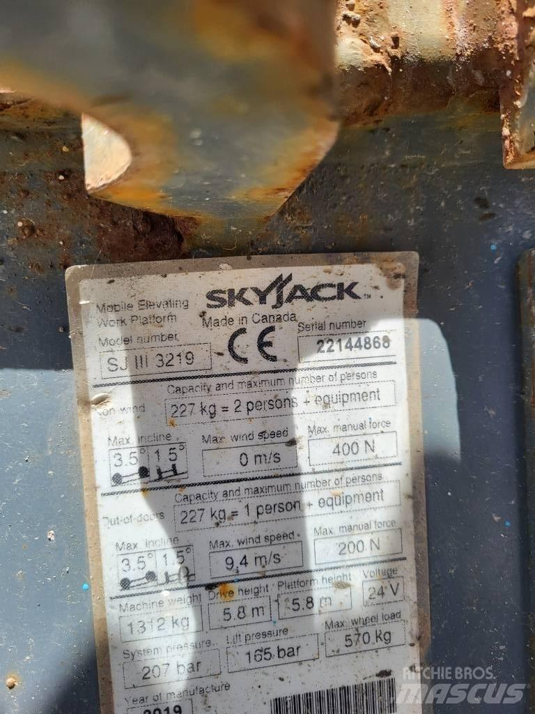 SkyJack 32/19 Ножничные подъемники