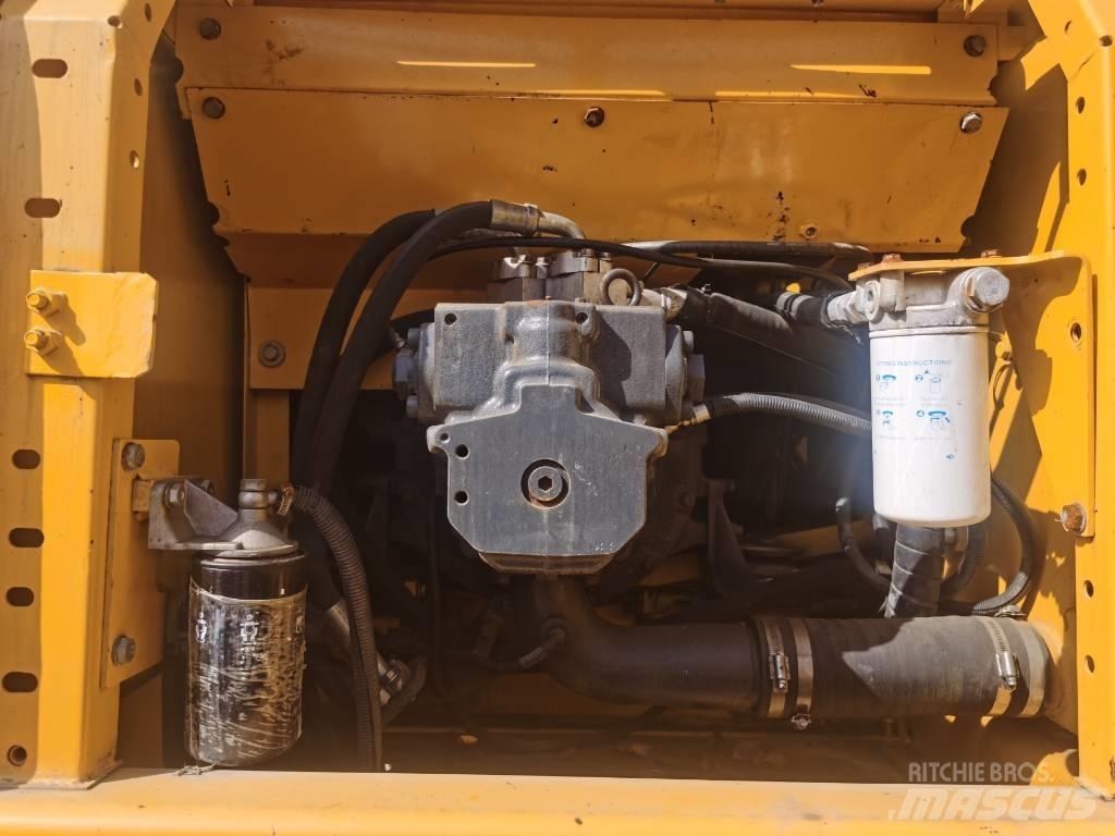 Komatsu PC 220-7 Гусеничные экскаваторы