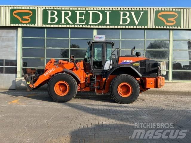 Hitachi ZW 250-6 Фронтальные погрузчики