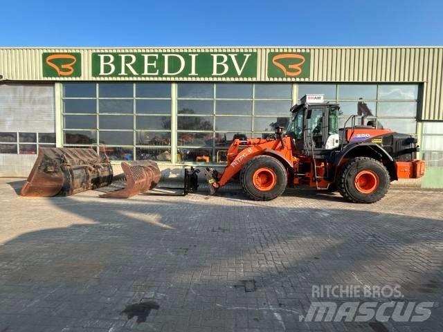 Hitachi ZW 250-6 Фронтальные погрузчики