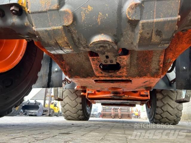 Hitachi ZW 250-6 Фронтальные погрузчики