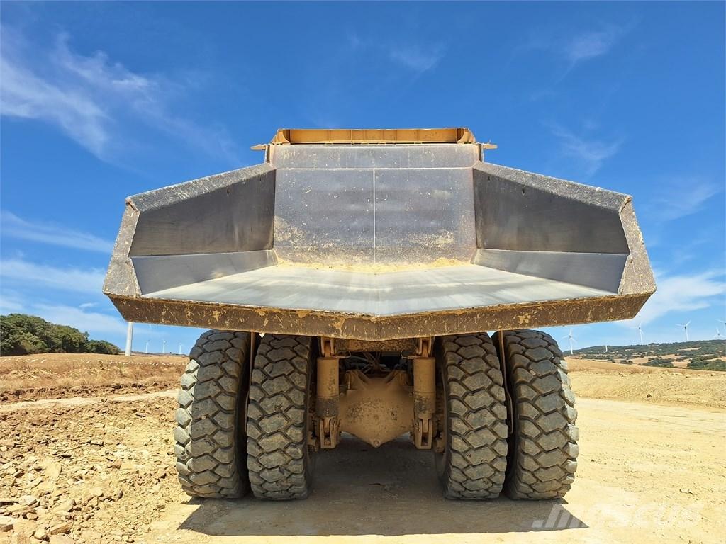 Komatsu HD 605-7E0 Карьерные самосвалы