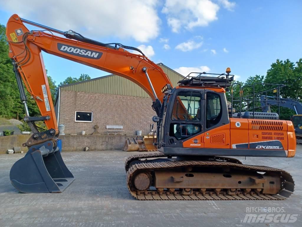 Doosan DX 225 LC-5 Гусеничные экскаваторы