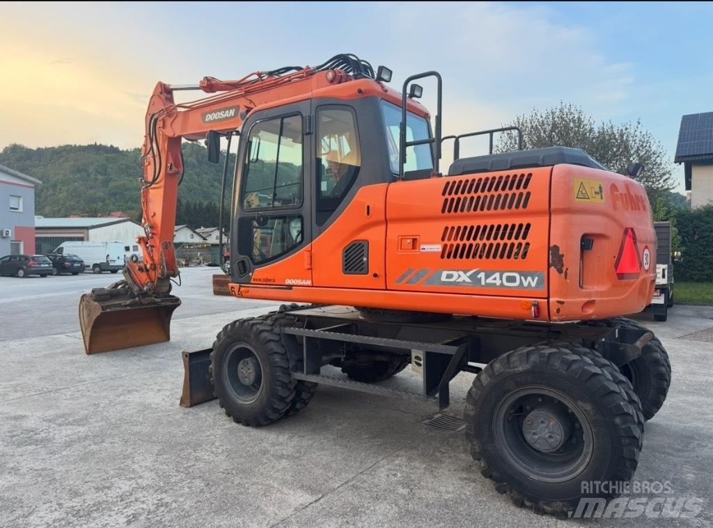 Doosan DX 140 W Колёсные экскаваторы