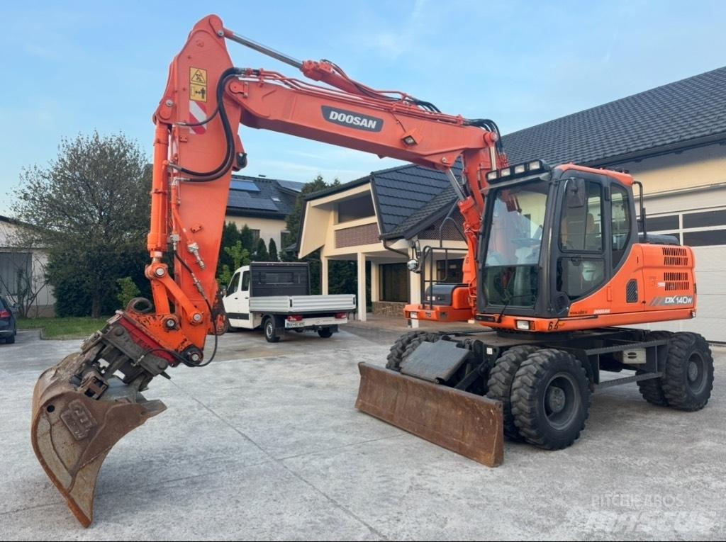 Doosan DX 140 W Колёсные экскаваторы