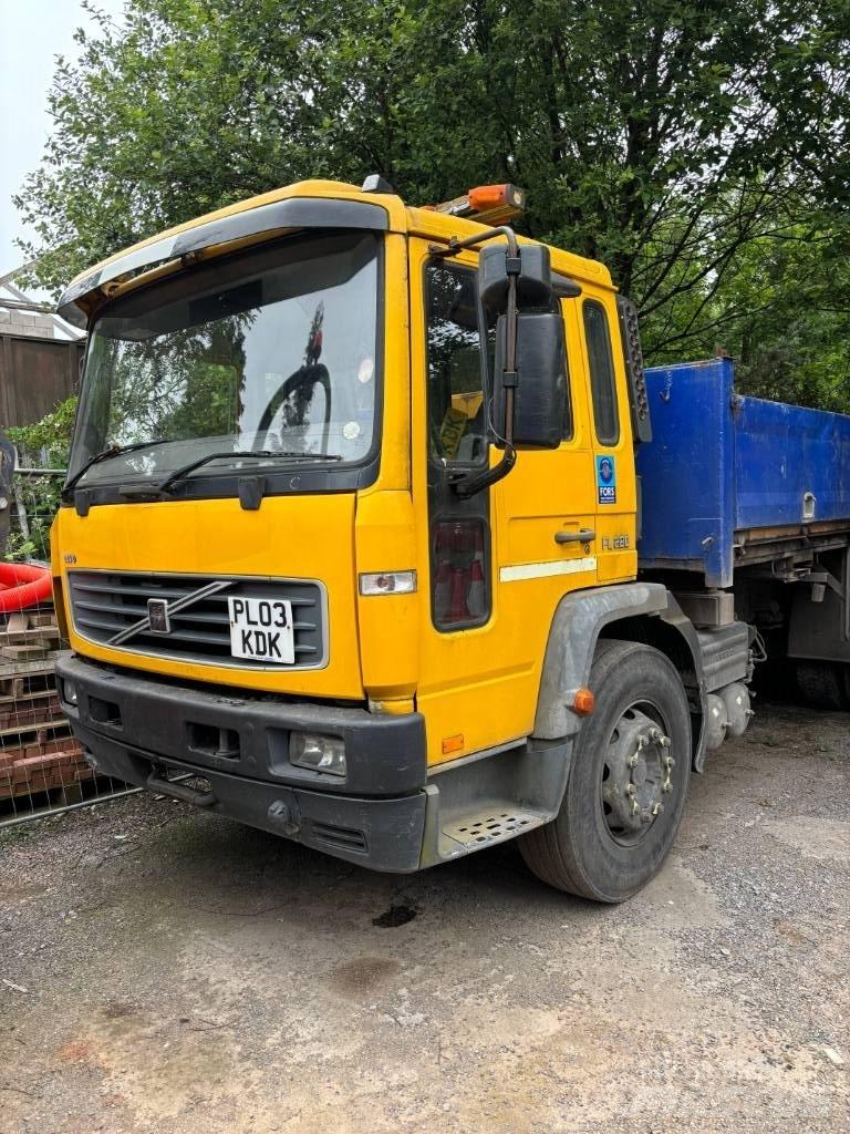 Volvo FL 220 Грузовики-платформы/боковая разгрузка