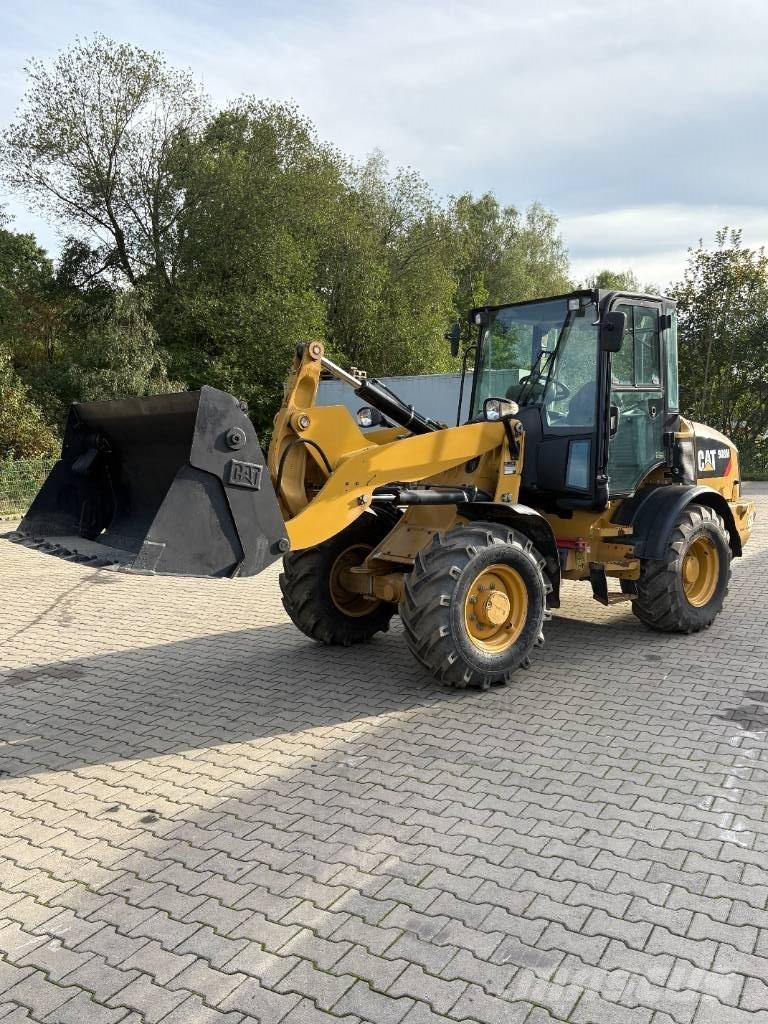 CAT 908M Фронтальные погрузчики