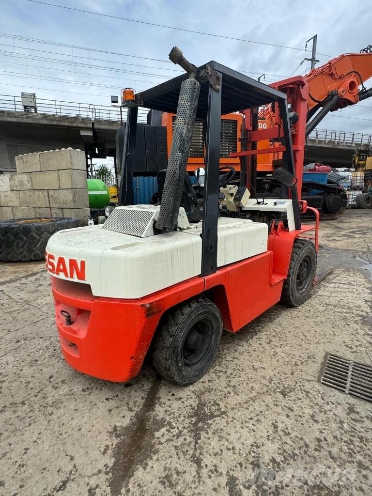 Nissan WF03A35U Дизельные погрузчики