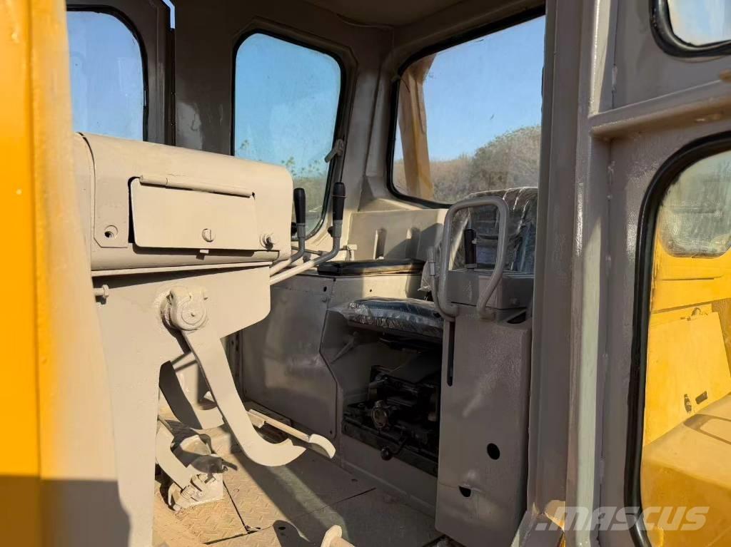 CAT D8K Гусеничные бульдозеры