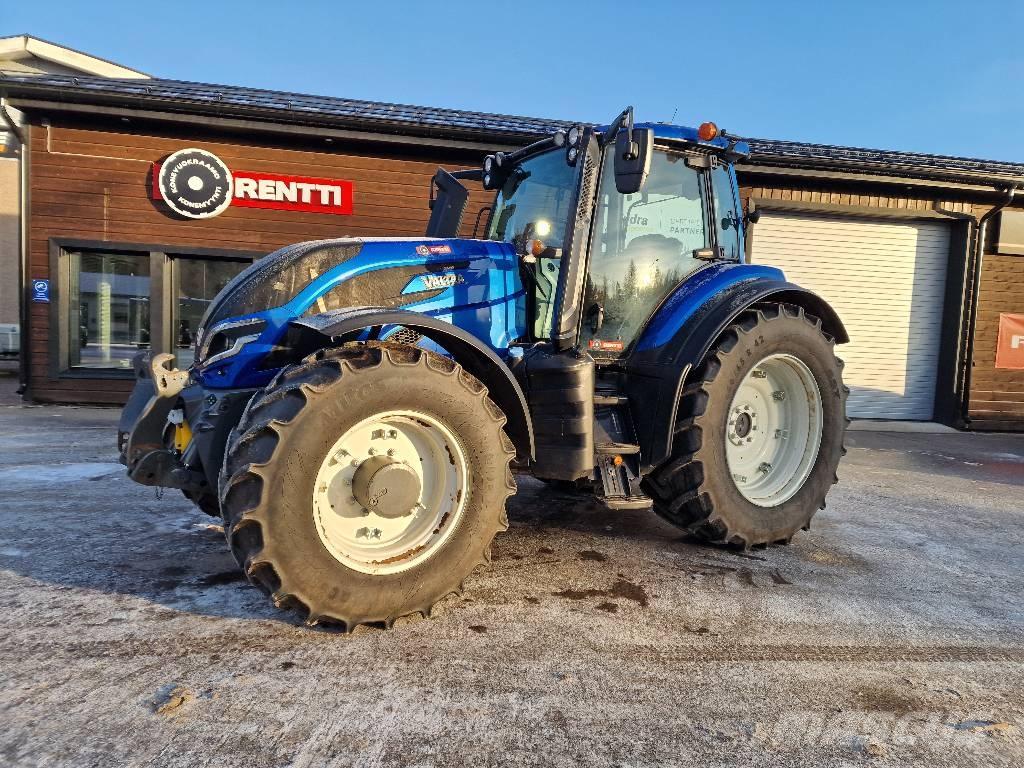 Valtra T 215 V Трактора