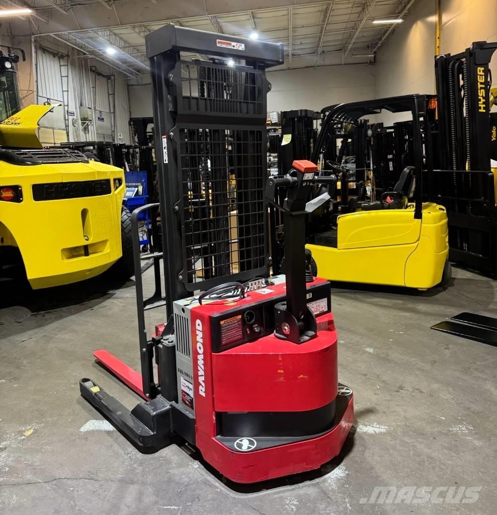 Raymond RSS40 Самоходные электроштабелёры