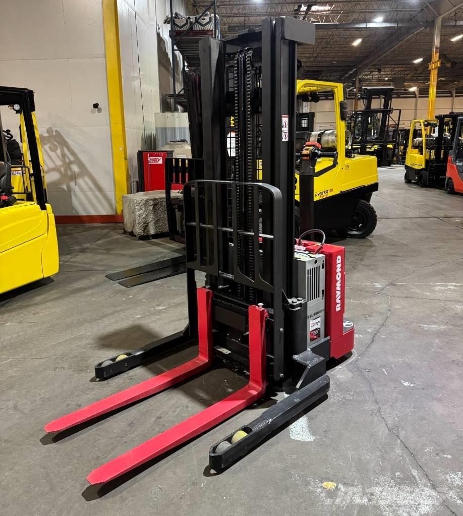 Raymond RSS40 Самоходные электроштабелёры