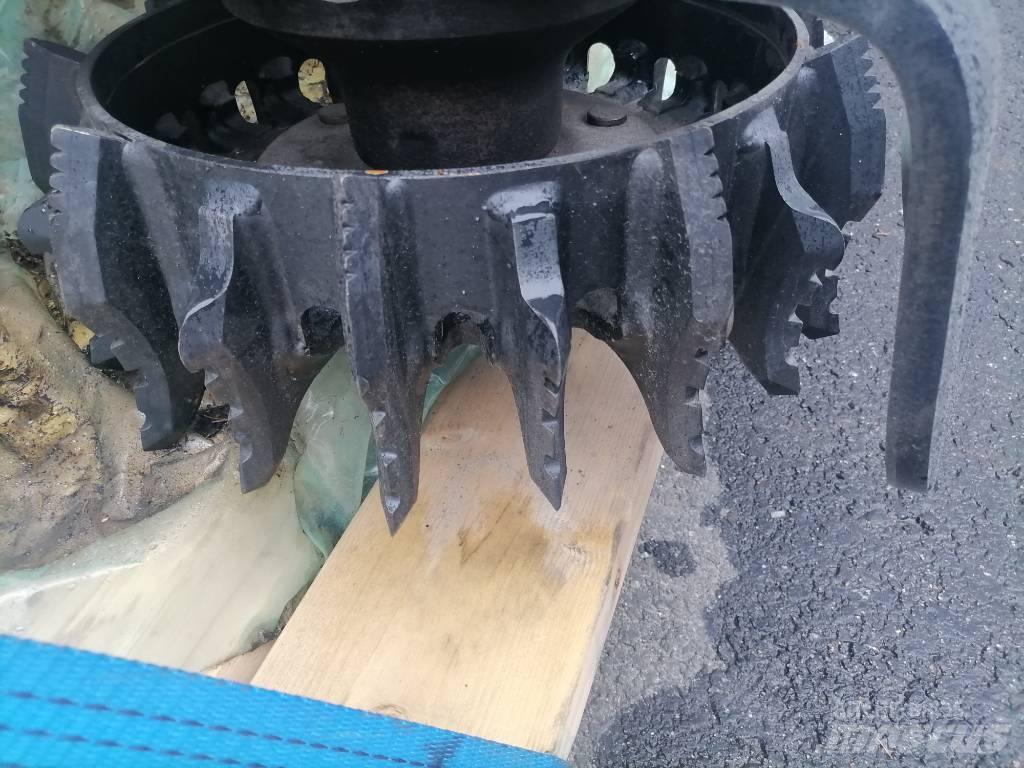 Komatsu C 124 Харвестеры