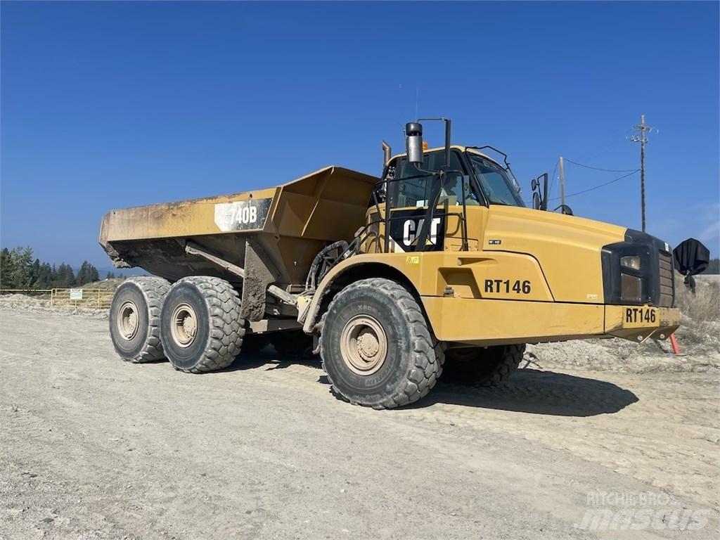 CAT 740B Шарнирно-сочленённые самосвалы