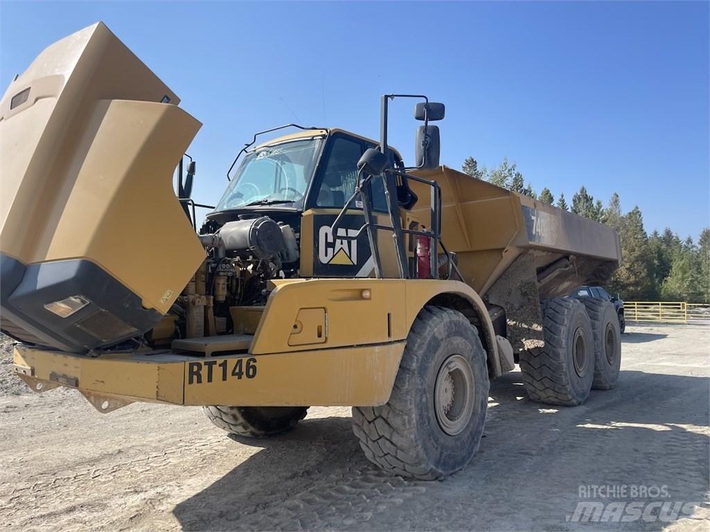 CAT 740B Шарнирно-сочленённые самосвалы
