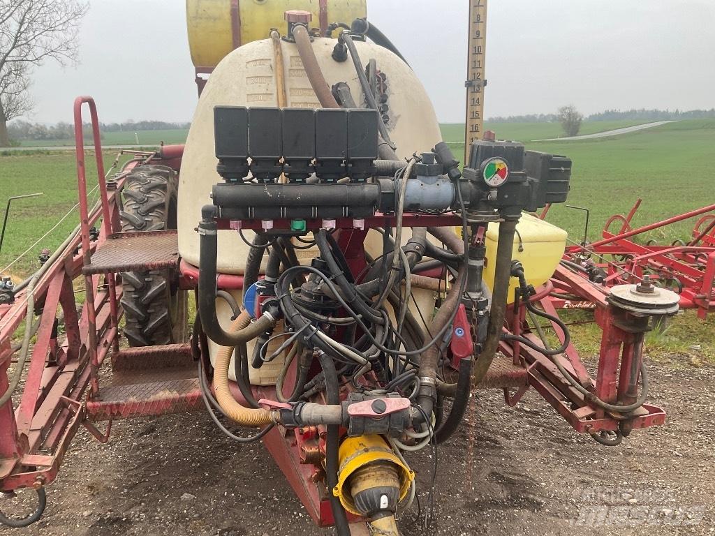 Hardi 2400 Прицепные опрыскиватели