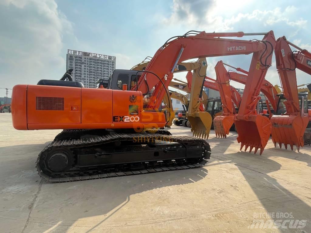 Hitachi EX 200 Гусеничные экскаваторы
