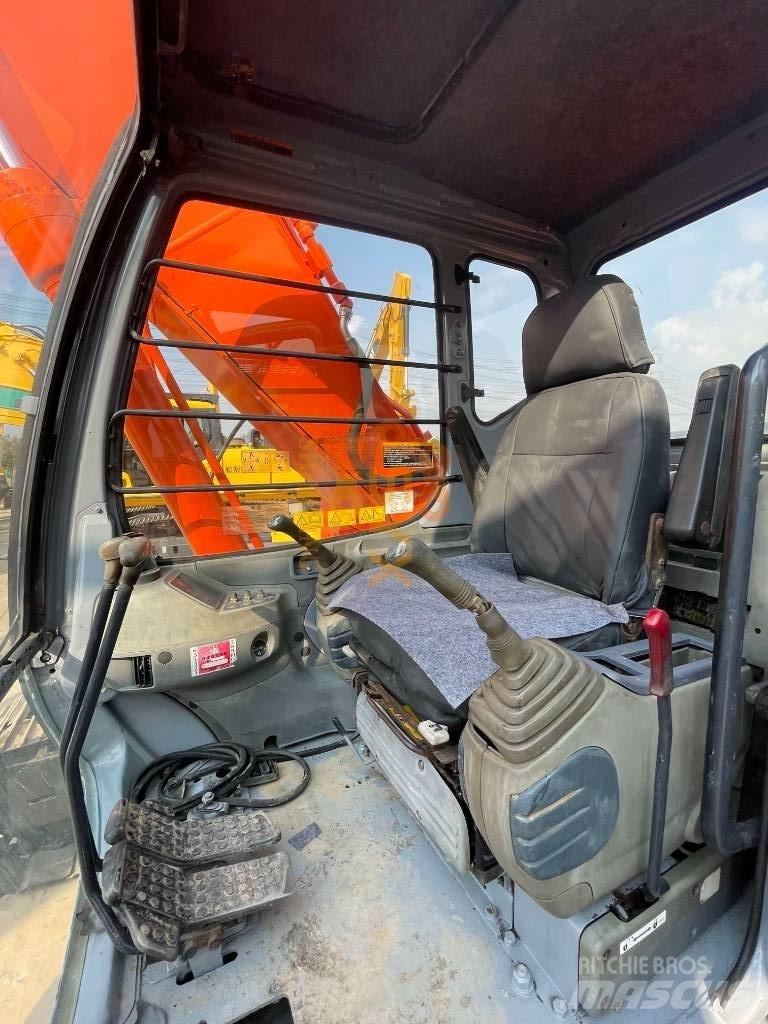 Hitachi EX 200 Гусеничные экскаваторы