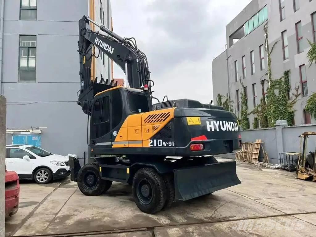 Hyundai R210W-9T Колёсные экскаваторы