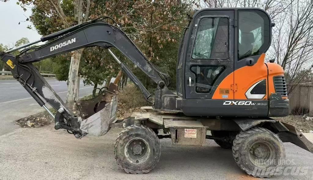 Doosan DX 60 Колёсные экскаваторы