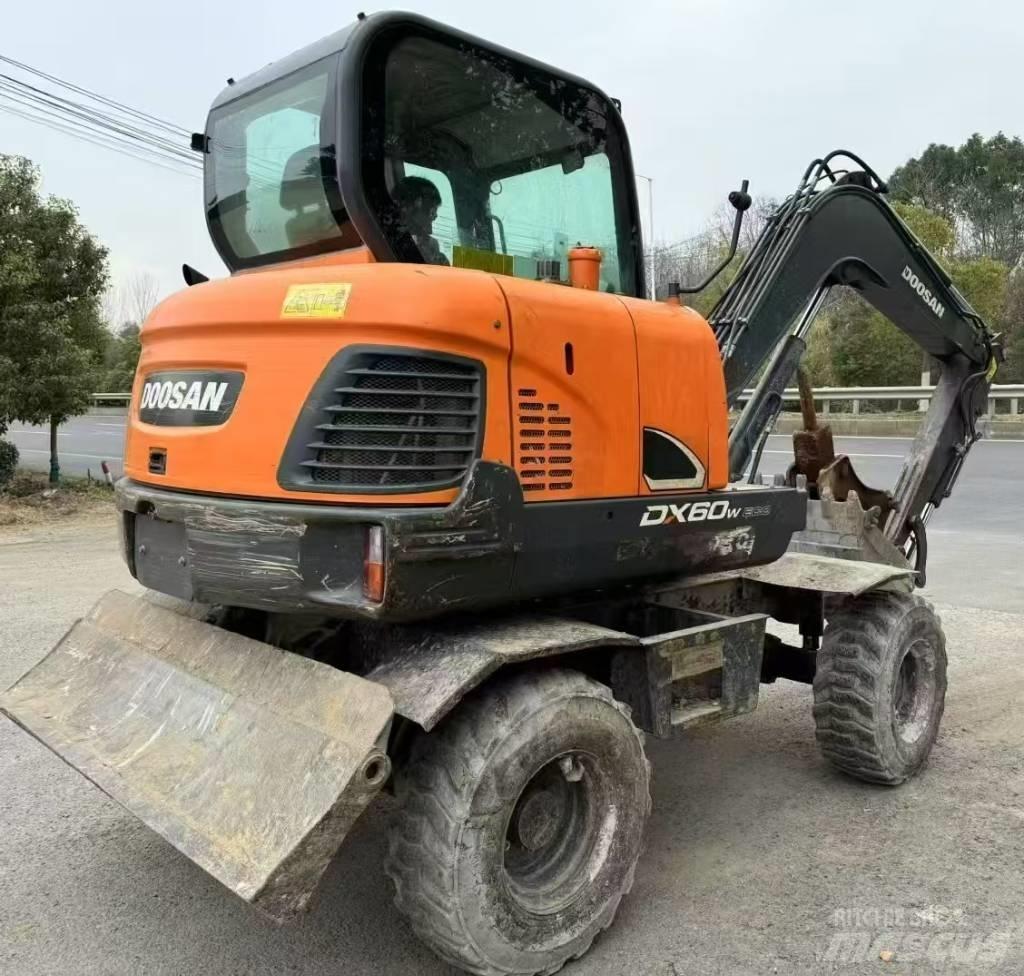 Doosan DX 60 Колёсные экскаваторы