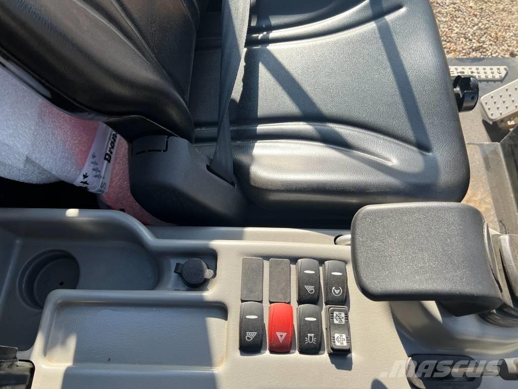 JCB 403 Plus Малые погрузчики