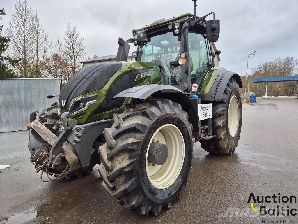 Valtra T235 Трактора